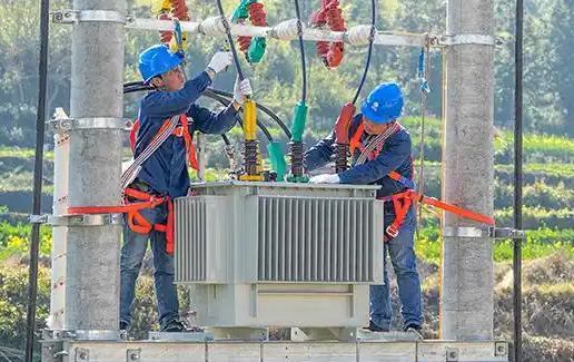 貴陽供電局變壓器安裝防墜器守護工人高處作業安全